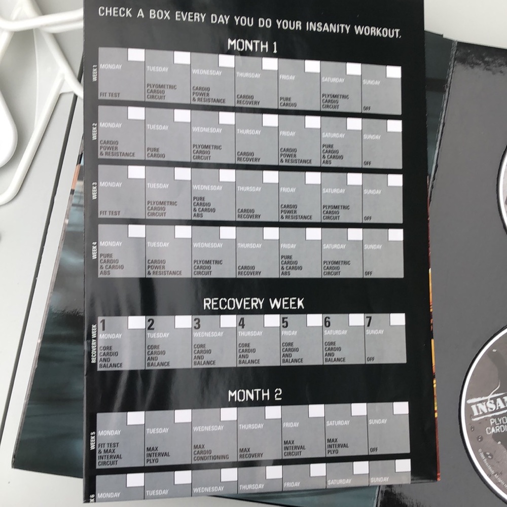 Insanity workout set - Picture 5 of 10